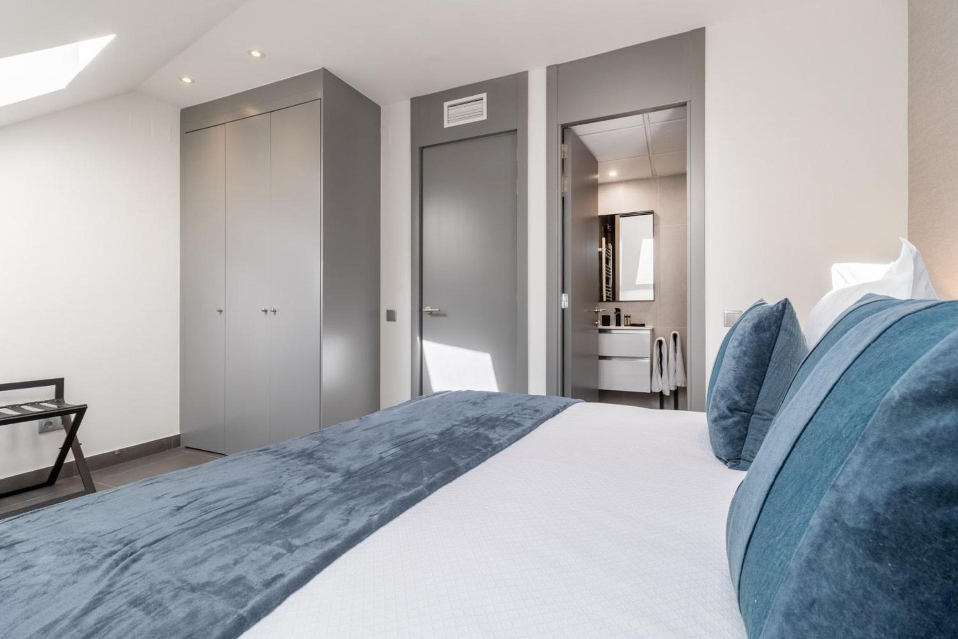 Escape In Trendy Triplex With Terrace In The Heart Of Toledo Atico Ii *