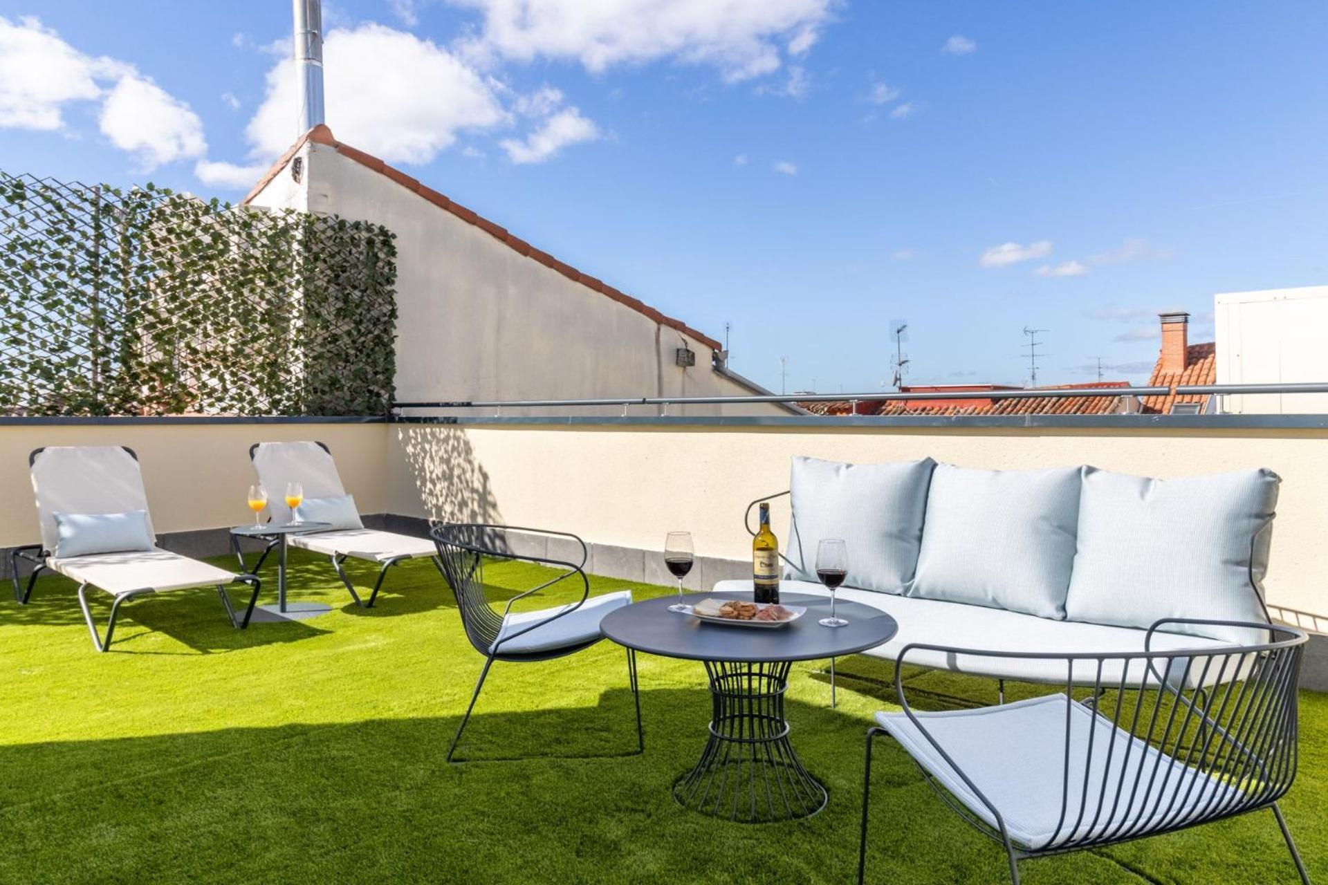 Escape In Trendy Triplex With Terrace In The Heart Of Toledo Atico Ii Madrid